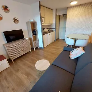 Appartement Cap Esterel Climatisé Dans Le Centre Du Village, Drammont